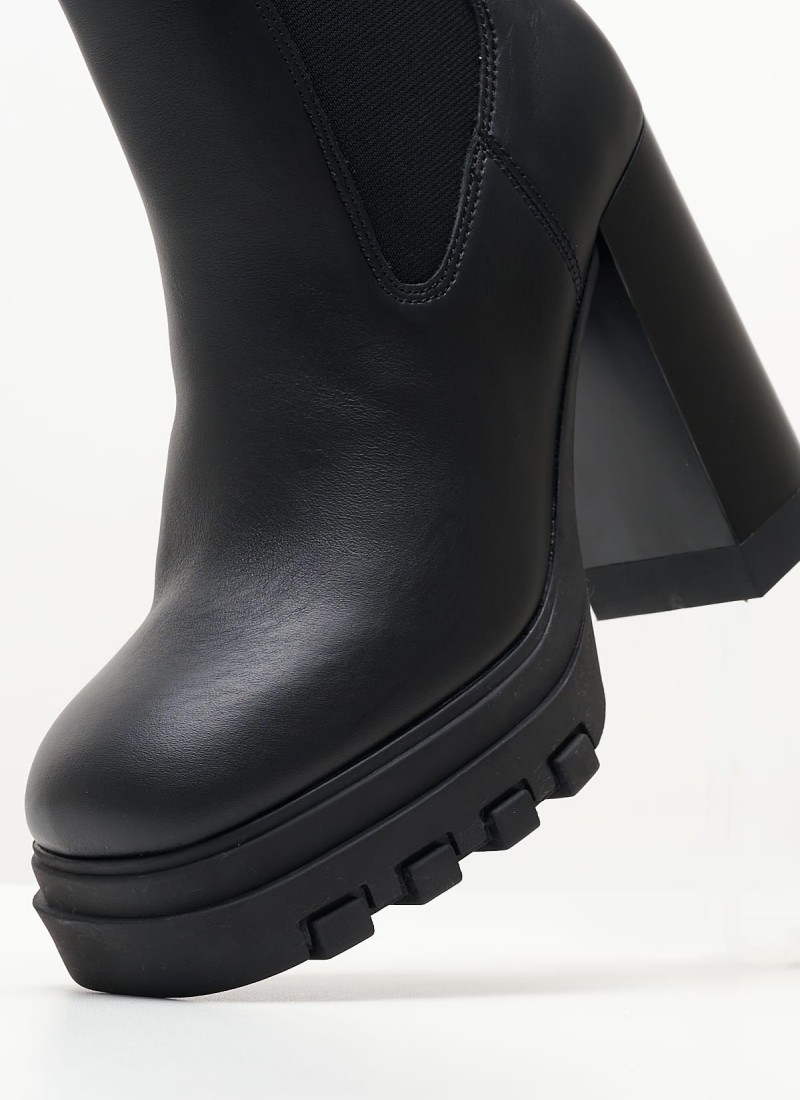 Tommy hilfiger on sale heeled chelsea boots