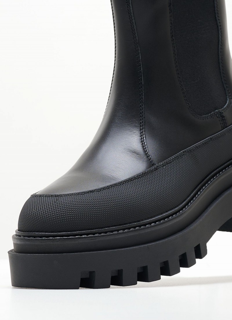 Flatform sales black boots