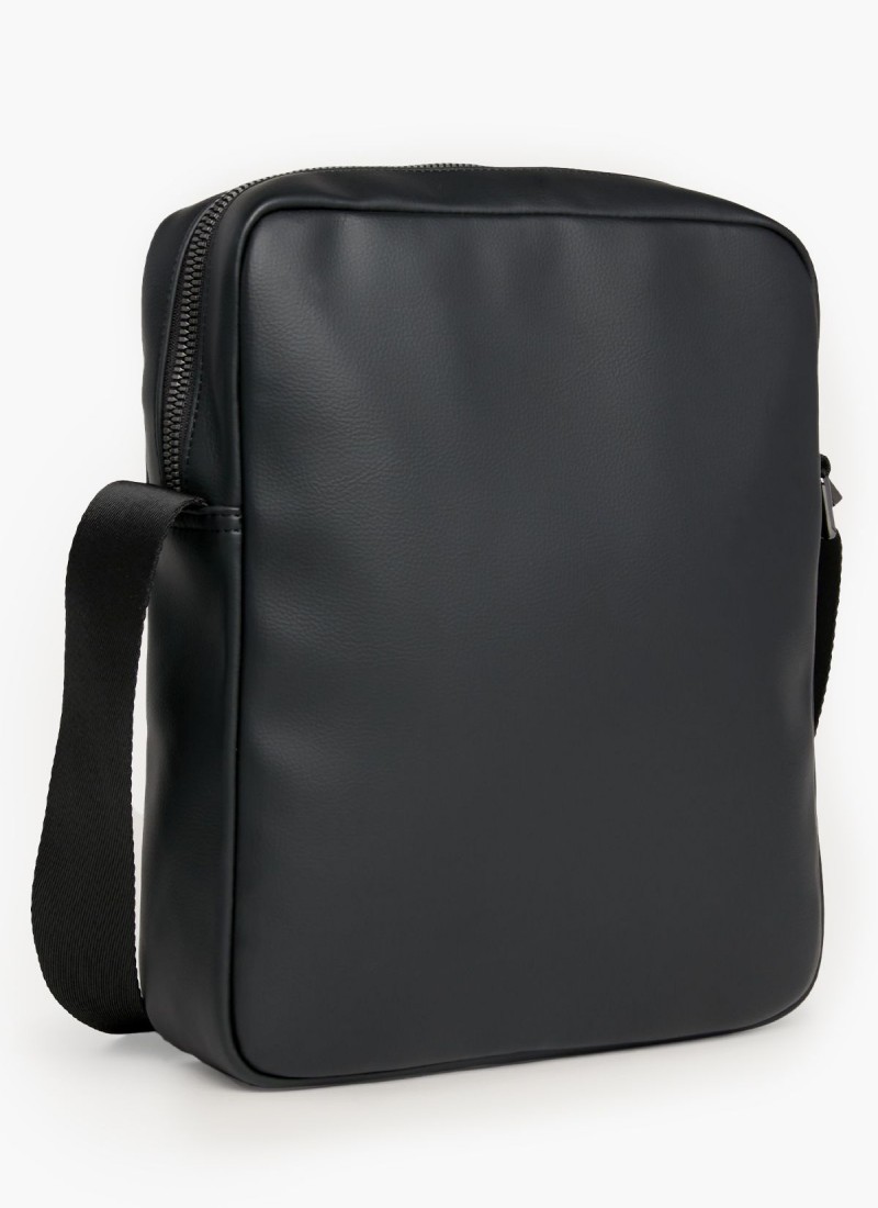 Tommy hilfiger best sale men's leather bag