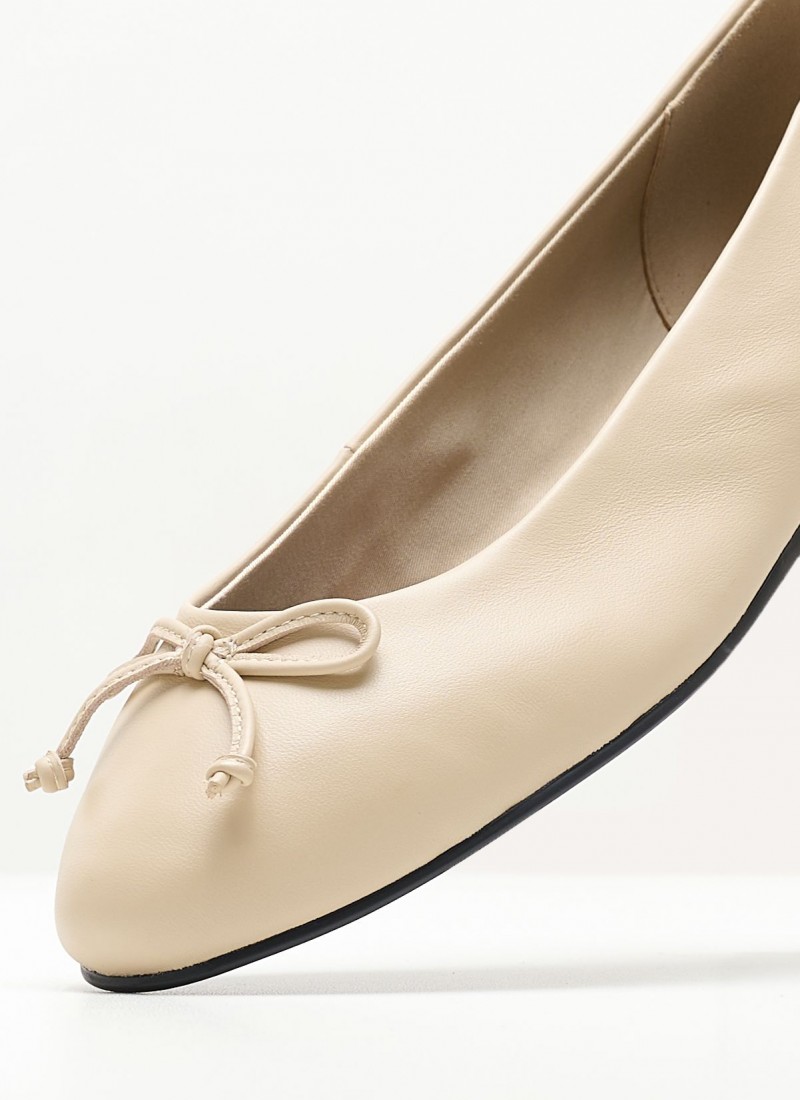Tommy hilfiger deals flats with bow
