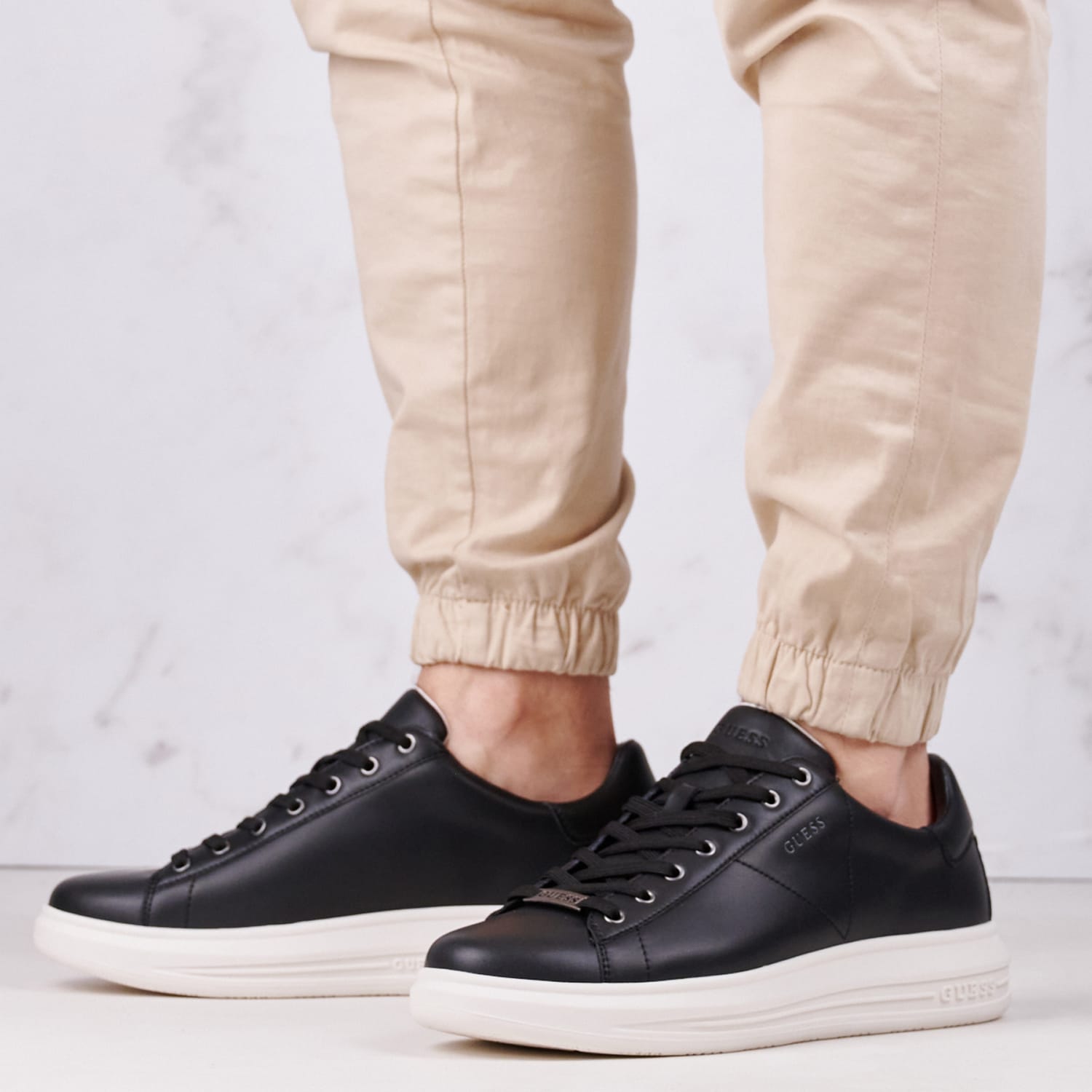 Ανδρικά Παπούτσια Casual Vibo.24 Μαύρο Δέρμα Guess Ανδρικά Παπούτσια Casual Vibo.24 Μαύρο Δέρμα Guess