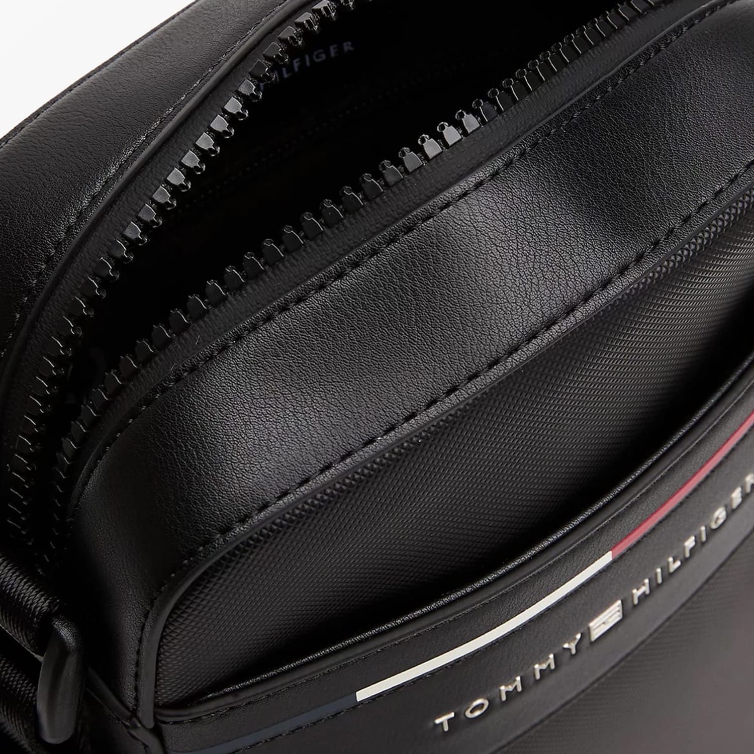Ανδρικές Τσάντες Foundation.Mini Μαύρο ECOleather Tommy Hilfiger Ανδρικές Τσάντες Foundation.Mini Μαύρο ECOleather Tommy Hilfiger
