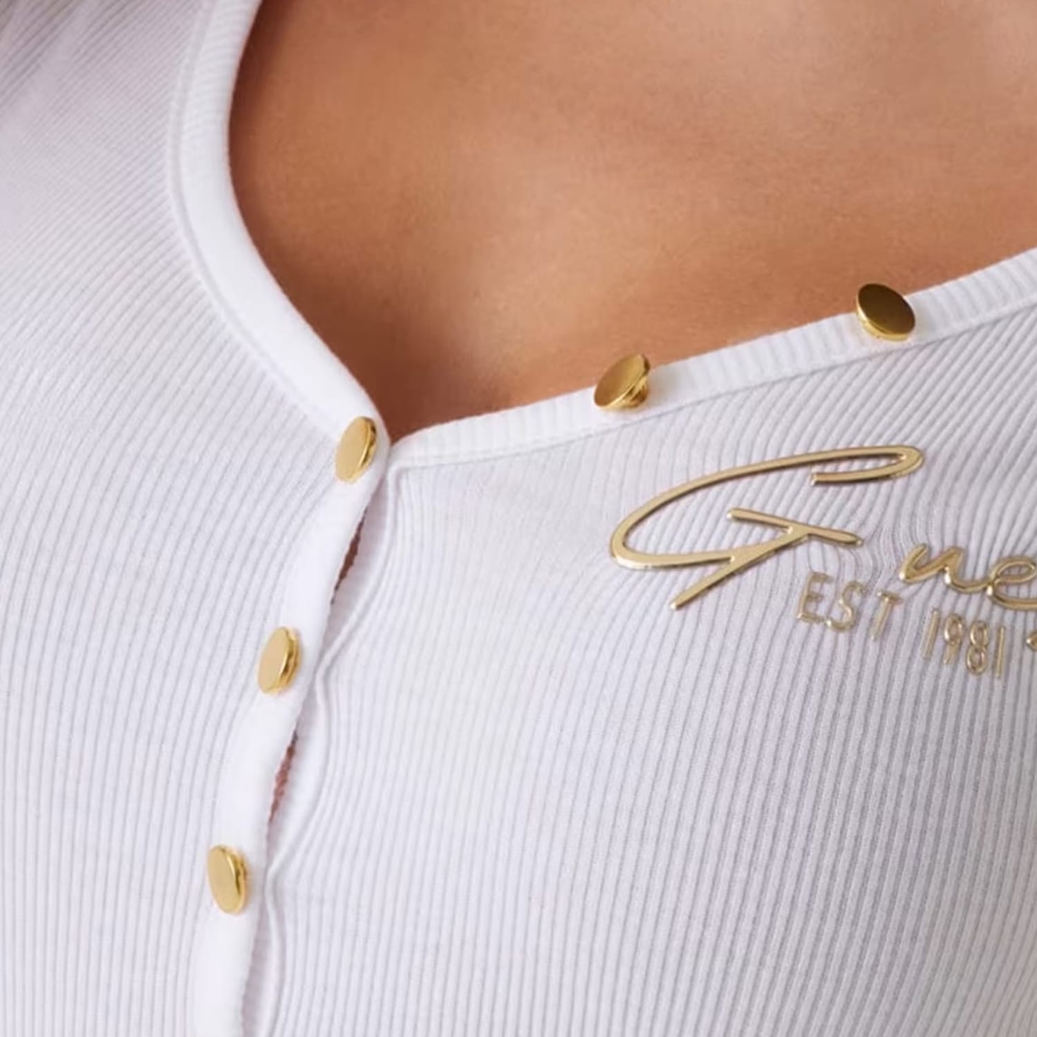 Γυναικείες Μπλούζες - Τοπ Henley.Olympia Άσπρο Βαμβάκι Guess Γυναικείες Μπλούζες - Τοπ Henley.Olympia Άσπρο Βαμβάκι Guess