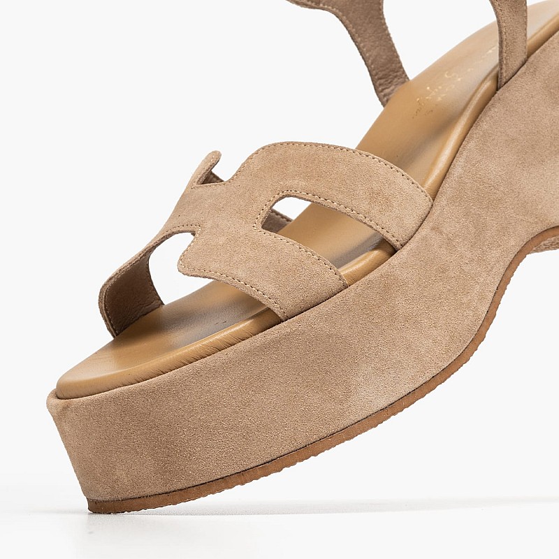 Komis and Komis C.206 Women's Platform Low