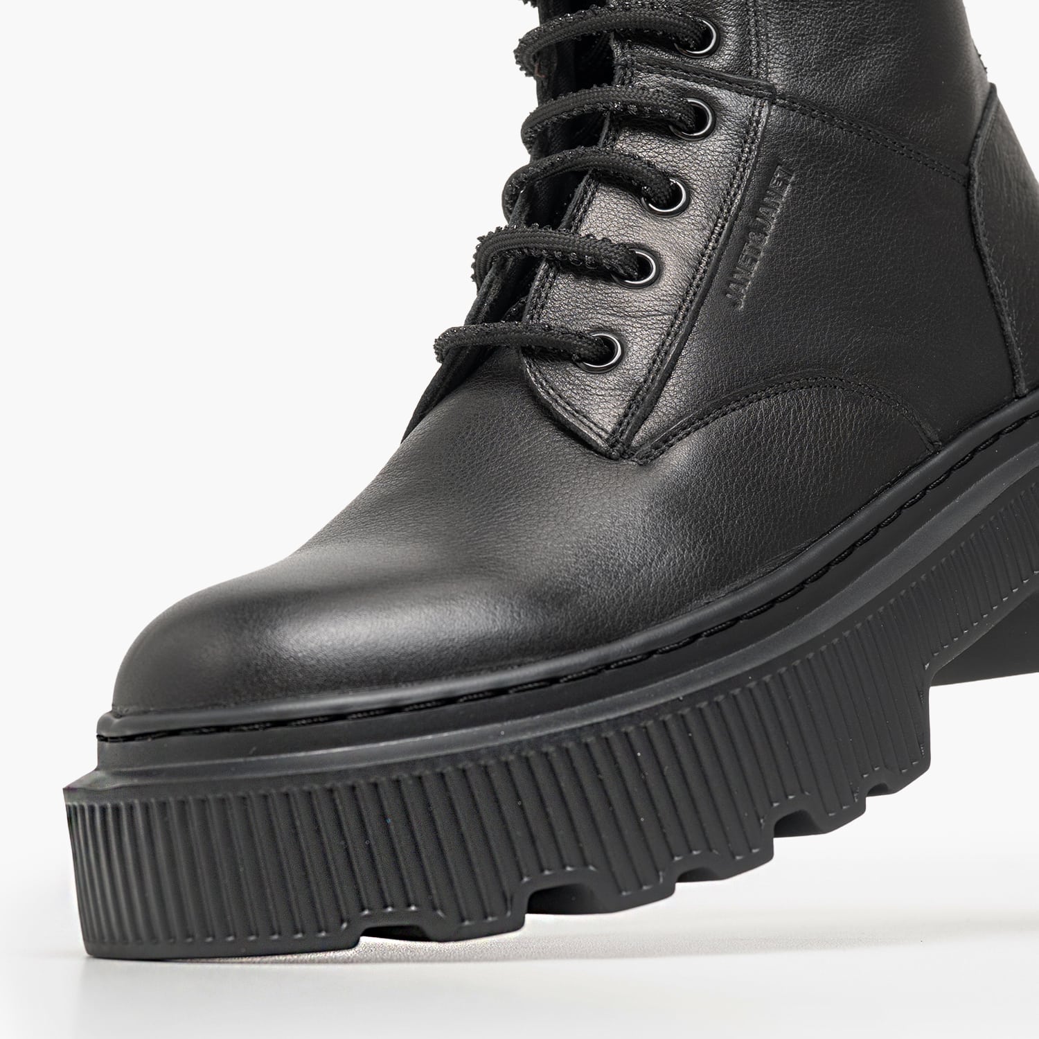 Janet & Janet J.452-Black