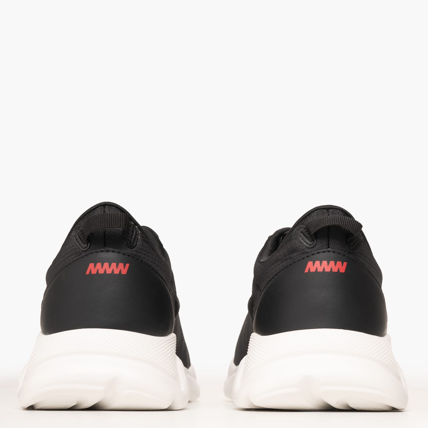 Hugo Leon.2Runn-Black