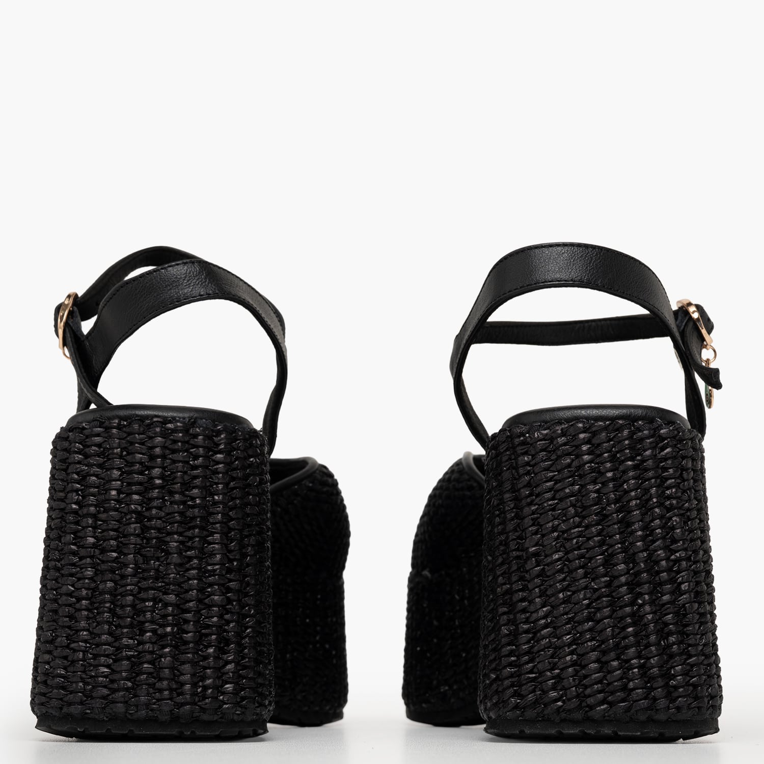 Komis and Komis E.202-Black